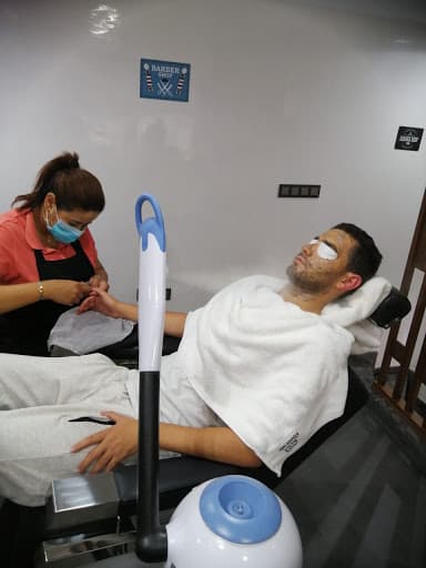 IN & OUT BARBERSHOP business image 5