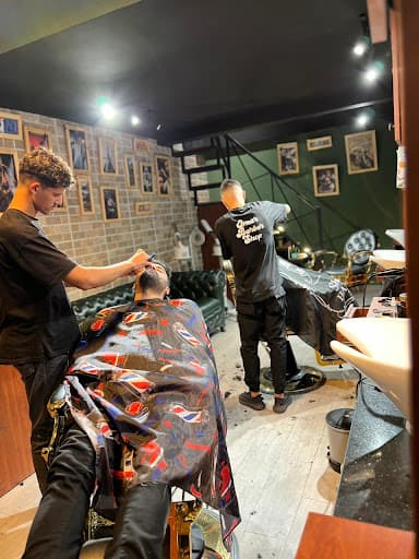 Omar barber shop business image 3