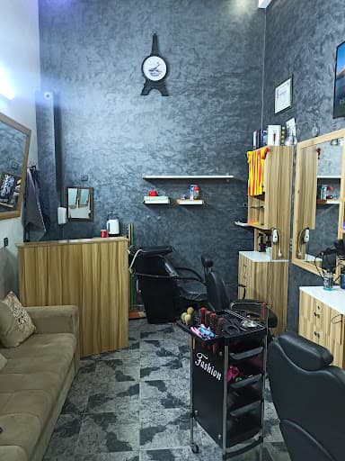 fresh fades barbershop 💈 - صالون حلاقة الرجال business image 2