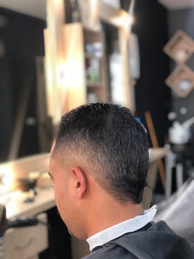 Sizo barber shop business image 10