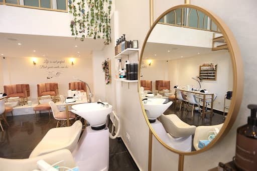 Pinup beauty concept Marrakech business image 2