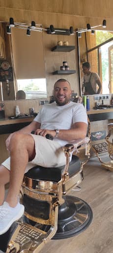 M&N barbershop business image 7