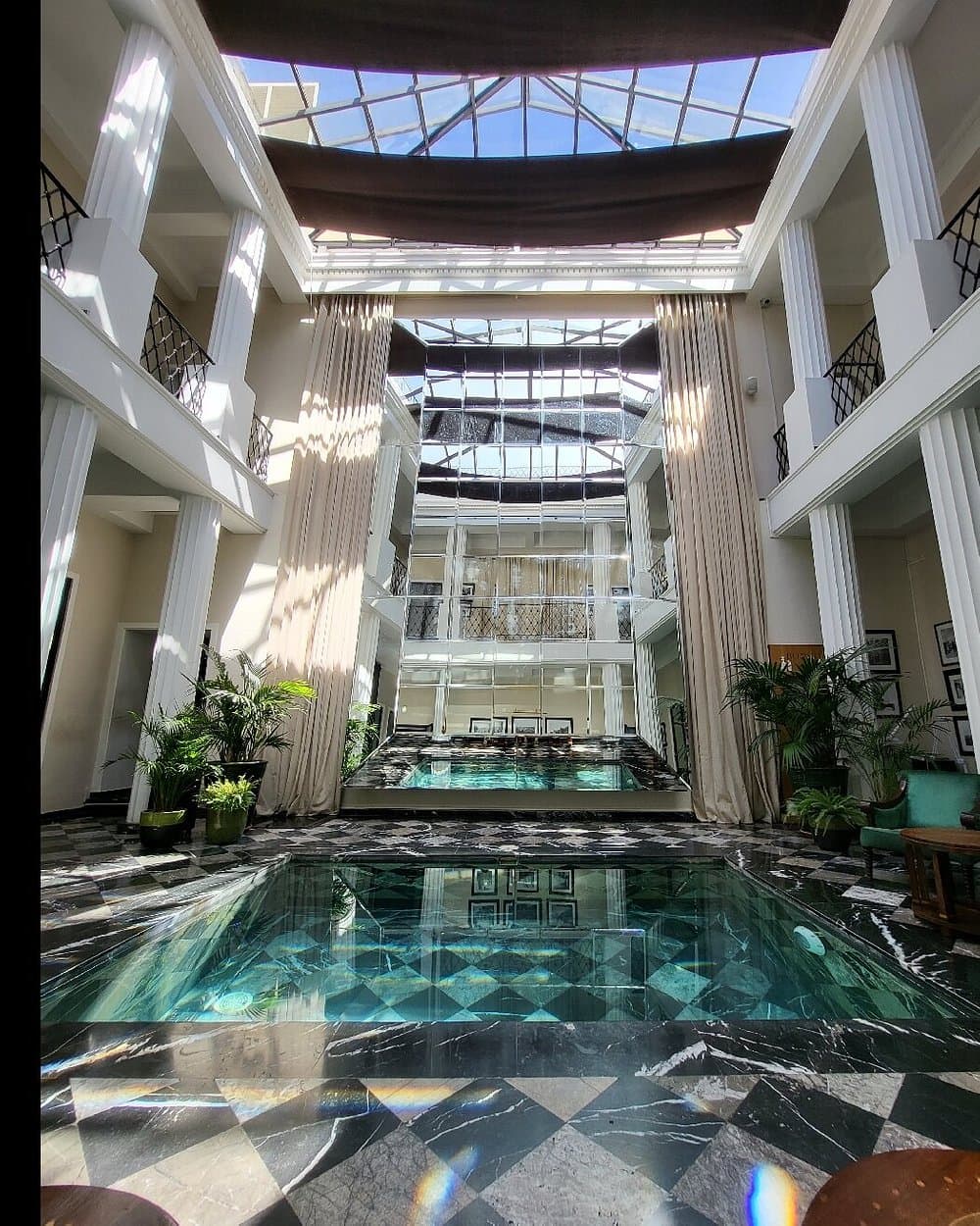 Les Bains Du Lotus business image 3